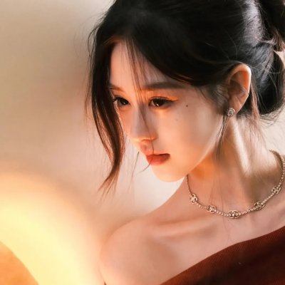 一位站立的人